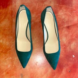 New Everlane “The Editor” Suede Heel in Dark Green
